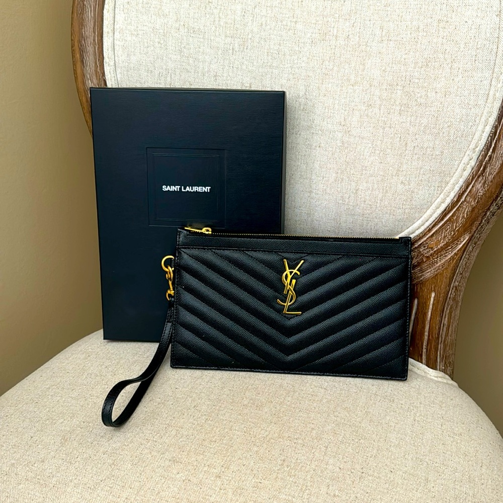 SAINT LAURENT CASSANDRE MATELASSÉ LARGE POUCH IN GRAIN DE POUDRE LEATHER